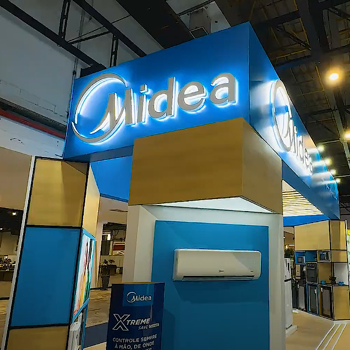 Estande da Midea em feira instalado pela P1LED