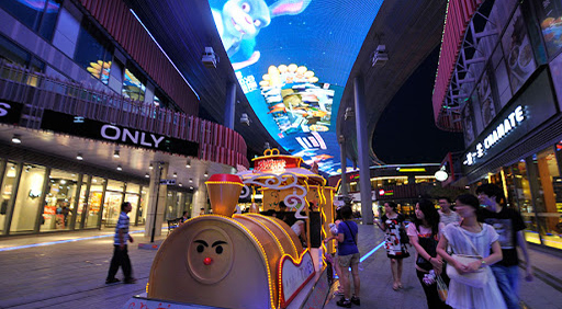 O maior telão de LED do Mundo atualmente skydome o maior painel led mundo 4