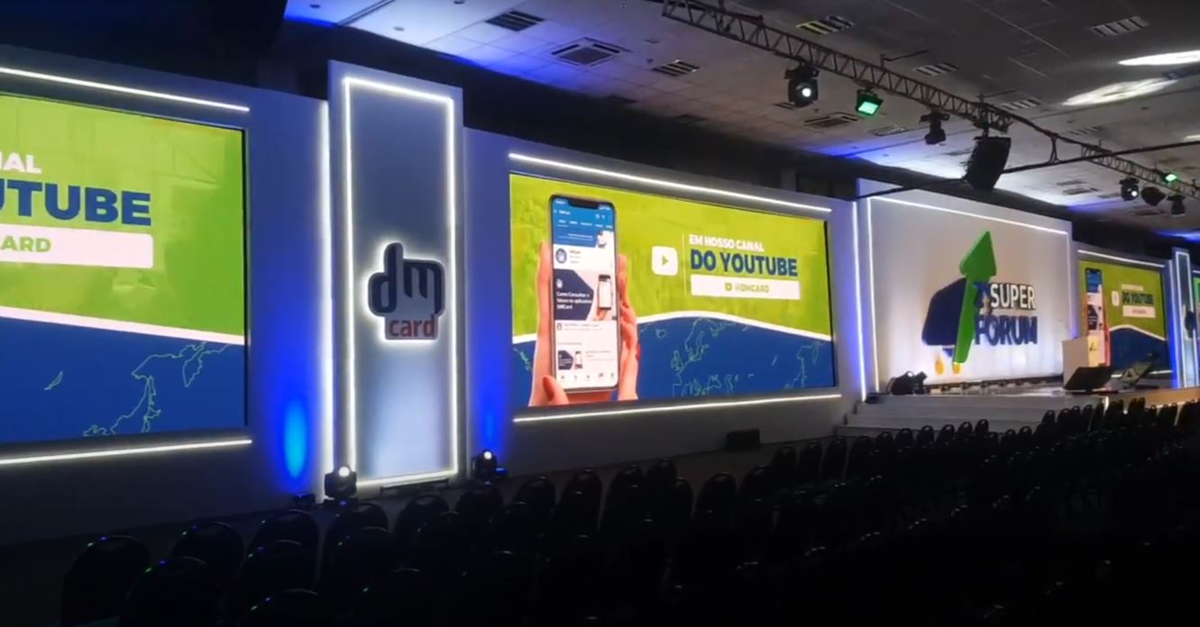 Painel de LED P3 no Banco DM Card