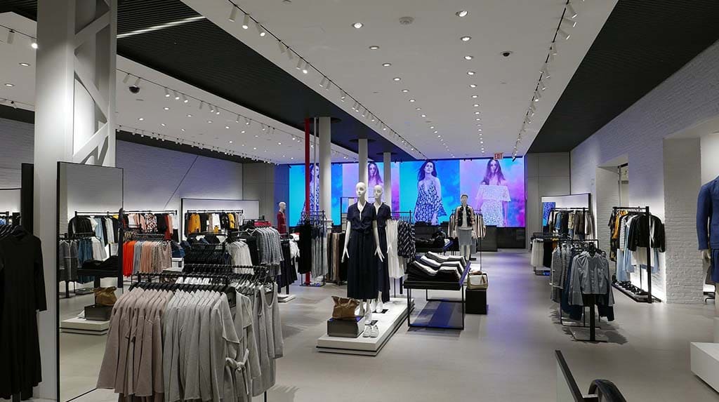 Transforme suas Vitrines com Painéis de LED Indoor para uma Experiência única e impactante