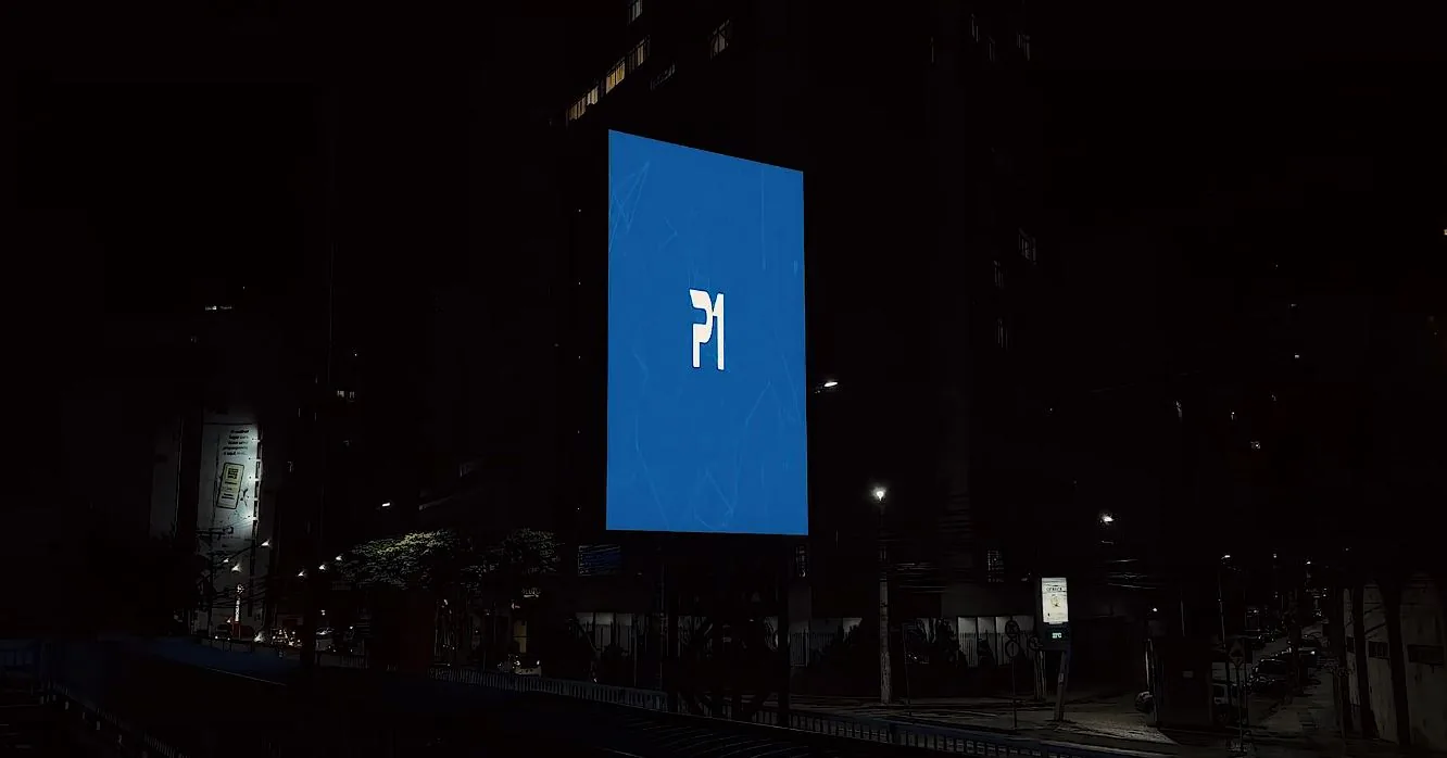Painel de LED outdoor exibindo comunicação do colégio