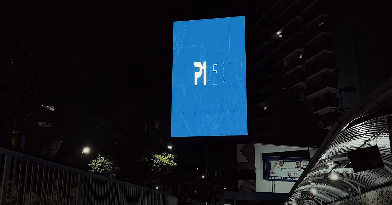 Torre metálica dupla face com painéis de LED no Colégio Jesuítas