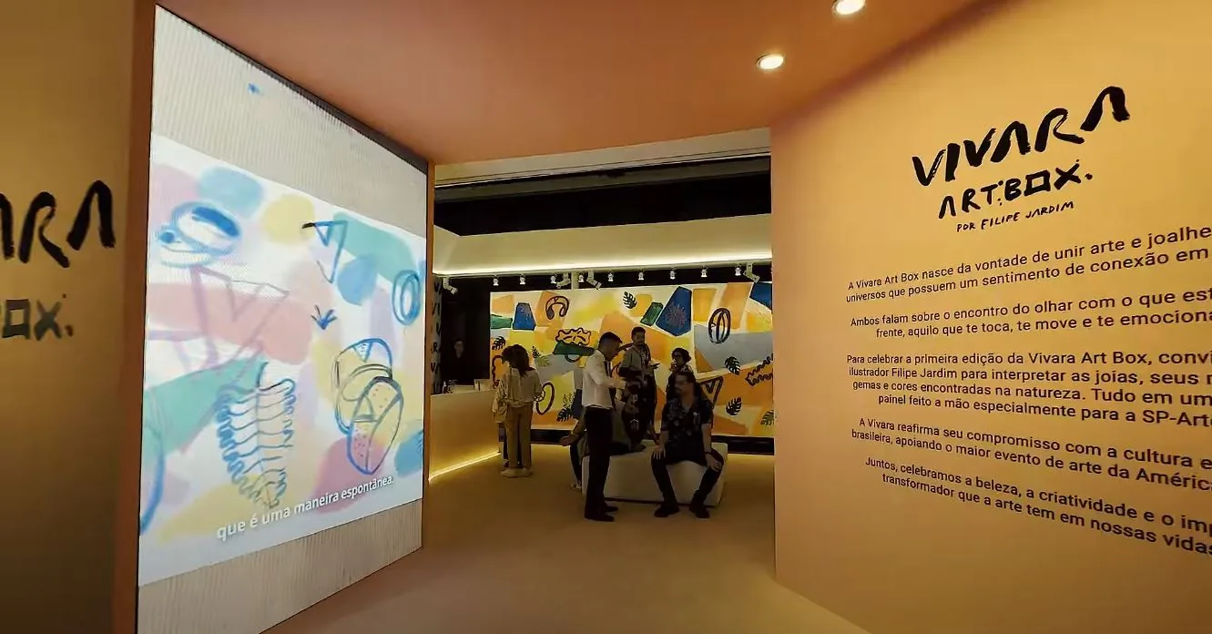 Painel de LED indoor no estande da Vivara na SP-Arte